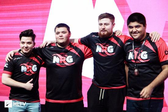 中山镇足球狂欢季开启 草根战队齐聚一堂